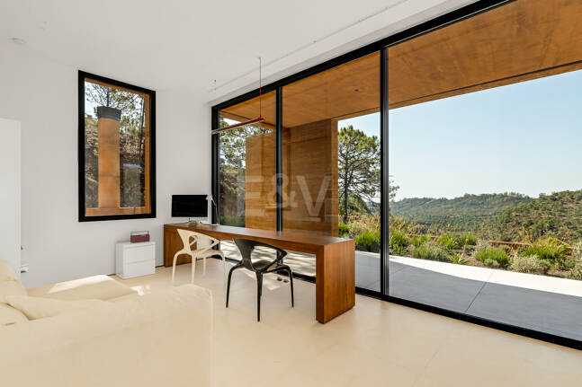 Architektonisches Meisterwerk mit modernster Technik voller Privatsphäre und Panoramablick