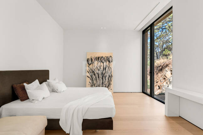 Architektonisches Meisterwerk mit modernster Technik voller Privatsphäre und Panoramablick