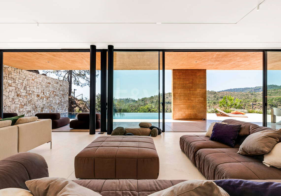Joya arquitectónica con tecnología avanzada privacidad total y vistas panorámicas