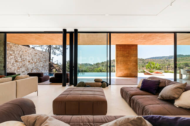 Architektonisches Meisterwerk mit modernster Technik voller Privatsphäre und Panoramablick