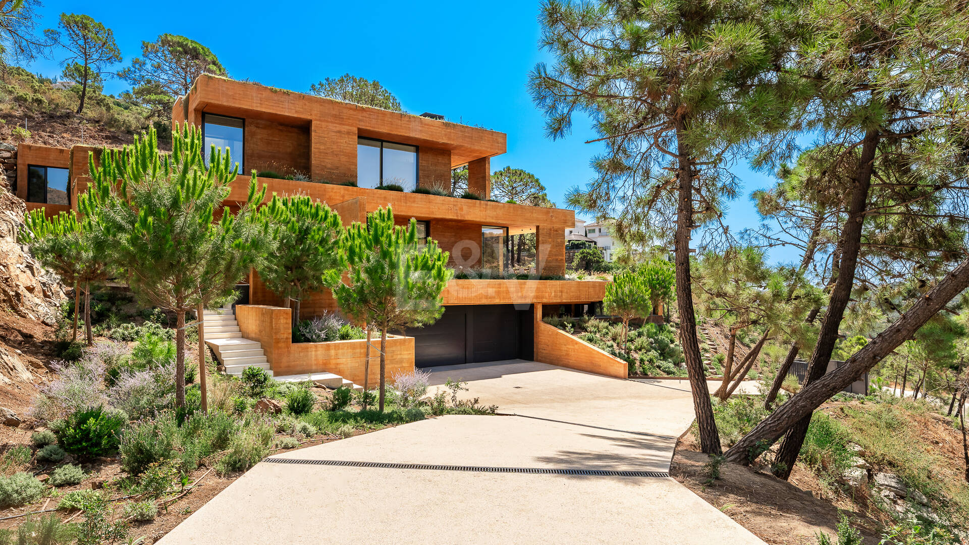 Architektonisches Meisterwerk mit modernster Technik voller Privatsphäre und Panoramablick