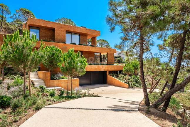 Architektonisches Meisterwerk mit modernster Technik voller Privatsphäre und Panoramablick