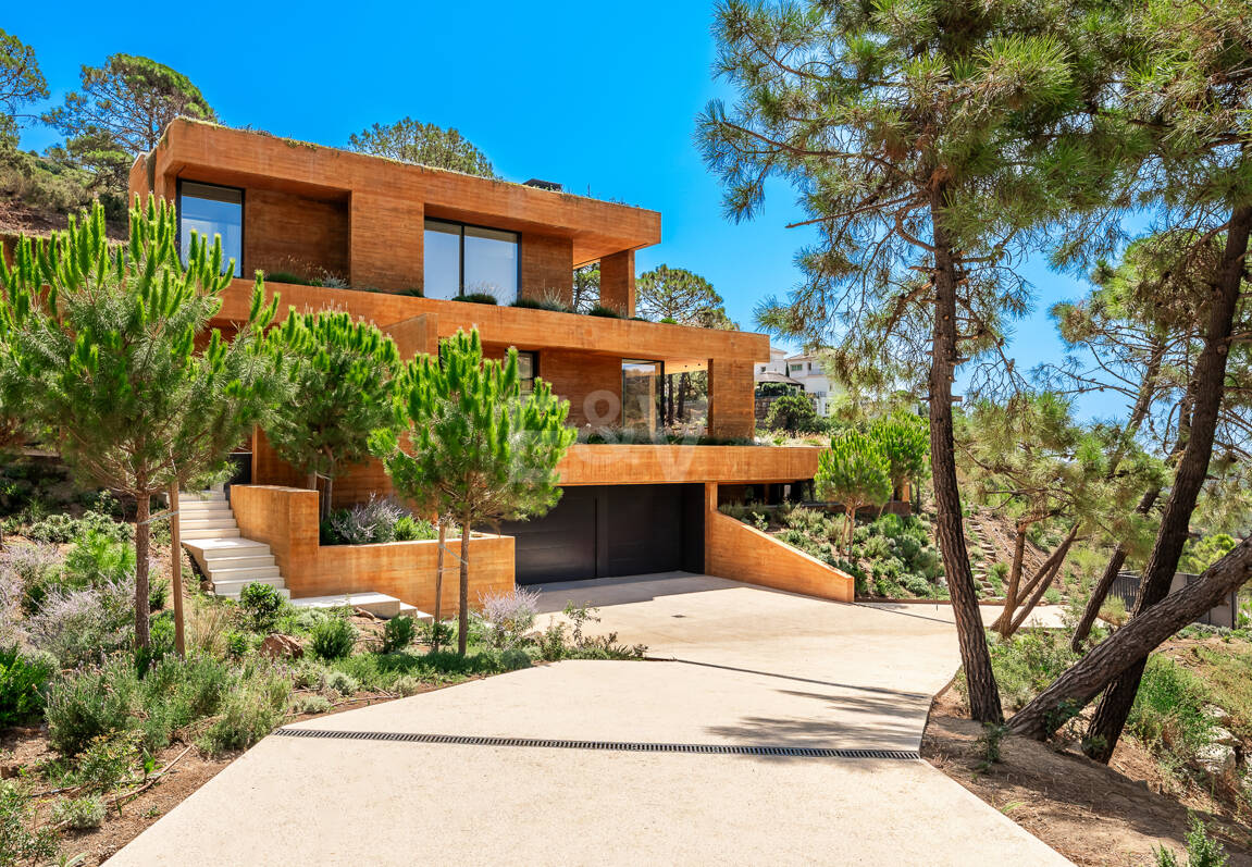 Architektonisches Meisterwerk mit modernster Technik voller Privatsphäre und Panoramablick