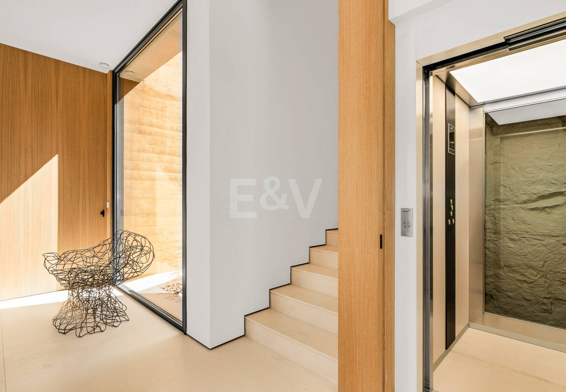 Architektonisches Meisterwerk mit modernster Technik voller Privatsphäre und Panoramablick