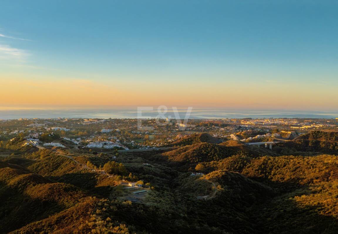 Großzügiges Luxusapartment mit Terrassenpool und Atemberaubendem Ausblick