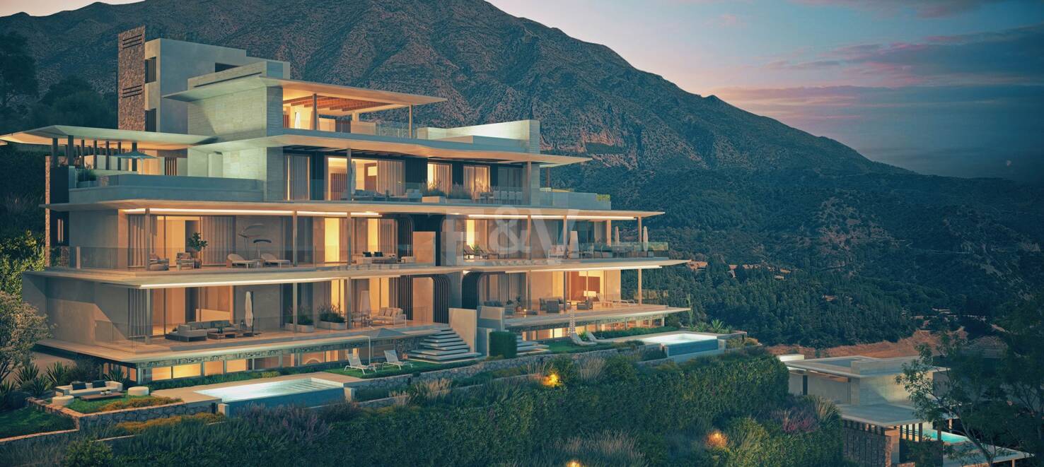 Super Garden Apartment with Private Pool and Panoramic Sea, Mountain and Lake Views