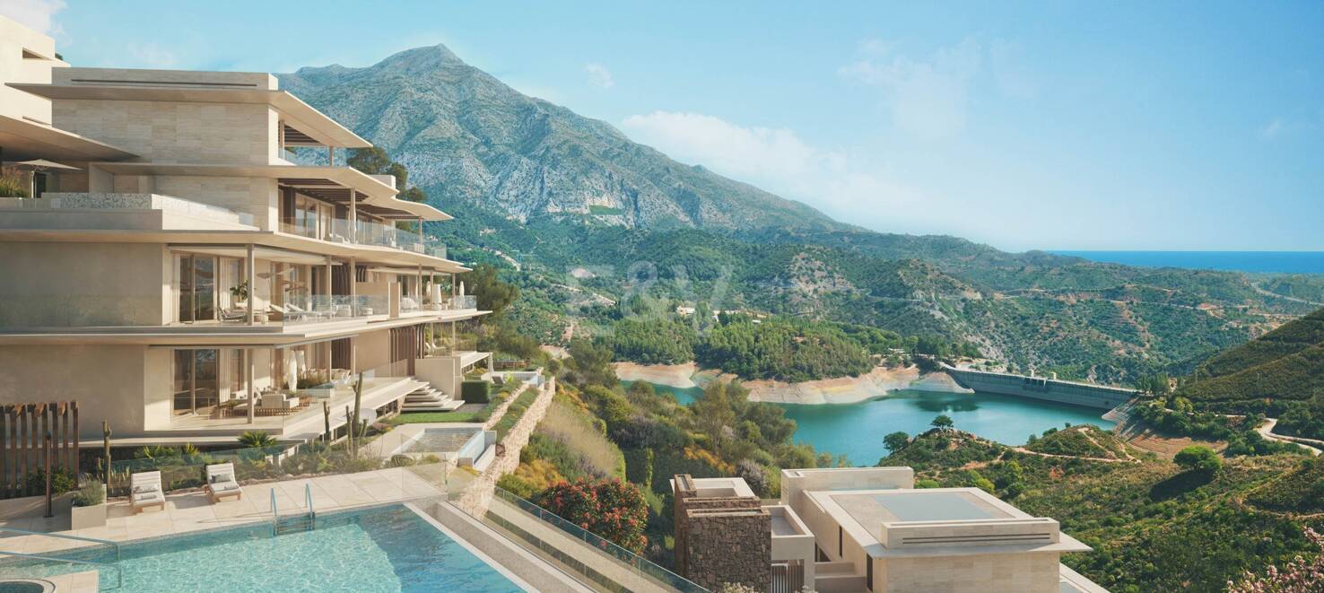 Super Garden Apartment with Private Pool and Panoramic Sea, Mountain and Lake Views