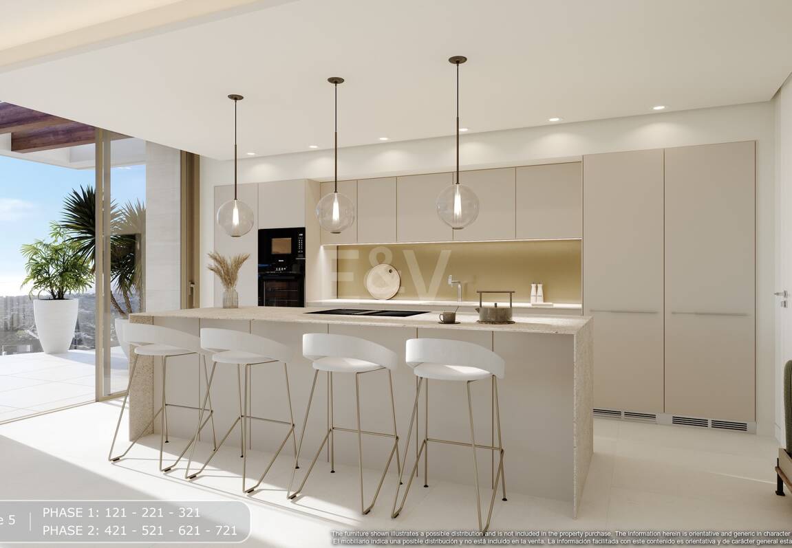 Super-Gartenwohnung mit privatem Pool und Panorama­blick auf Meer, Berge und See