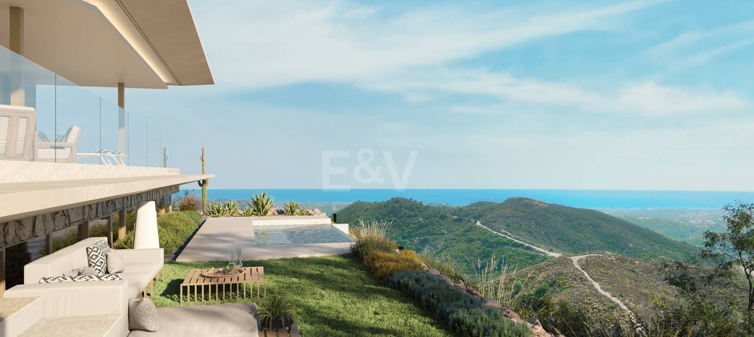Super Garden Apartment with Private Pool and Panoramic Sea, Mountain and Lake Views