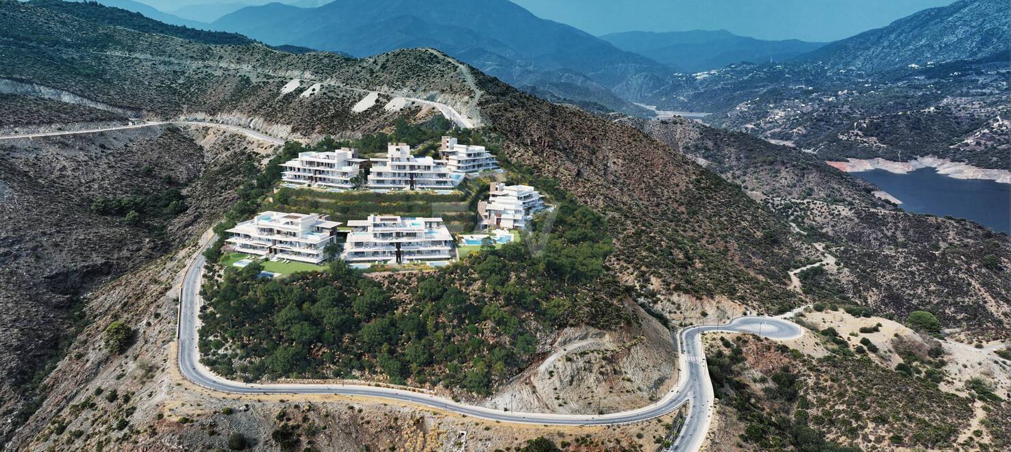 Super Garden Apartment with Private Pool and Panoramic Sea, Mountain and Lake Views