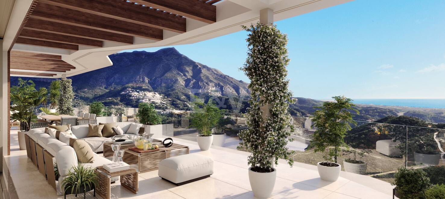 Super Garden Apartment with Private Pool and Panoramic Sea, Mountain and Lake Views