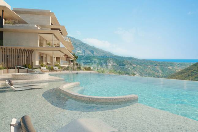 Super-Gartenwohnung mit privatem Pool und Panorama­blick auf Meer, Berge und See