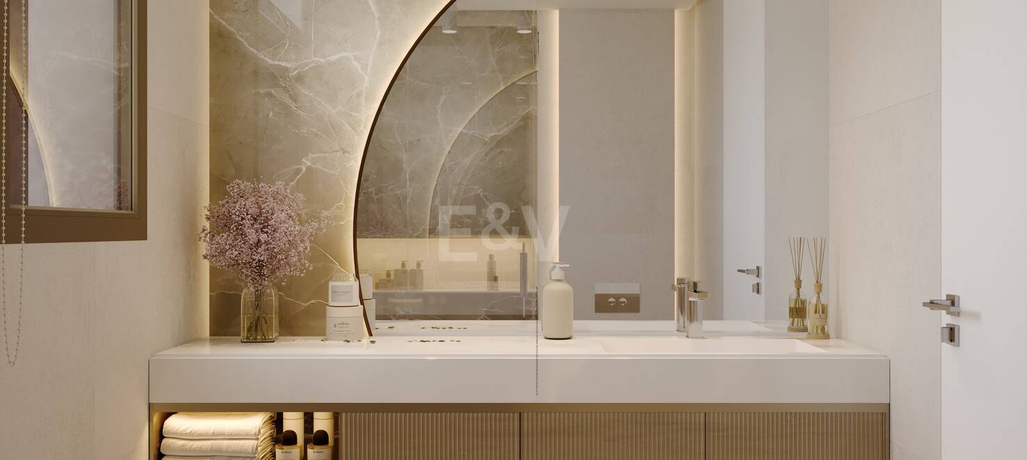 Super Garden Apartment with Private Pool and Panoramic Sea, Mountain and Lake Views