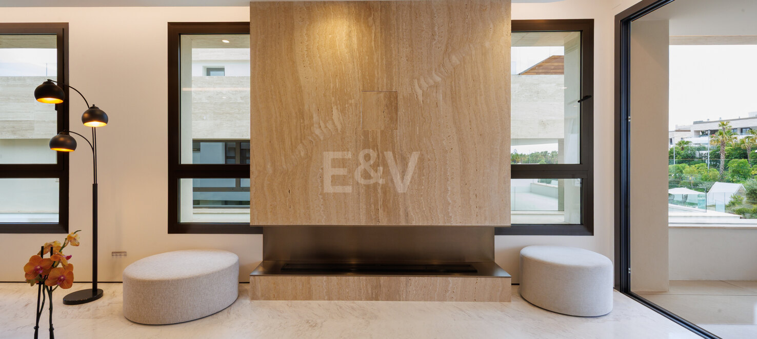 Sophisticated Penthouse with Panoramic Views in Epic by Fendi Casa Marbella