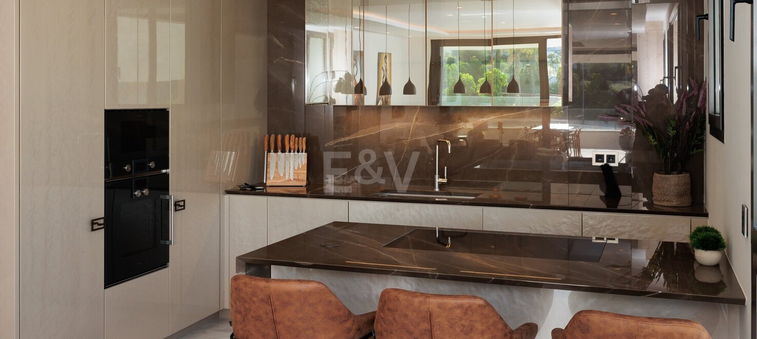 Sophisticated Penthouse with Panoramic Views in Epic by Fendi Casa Marbella