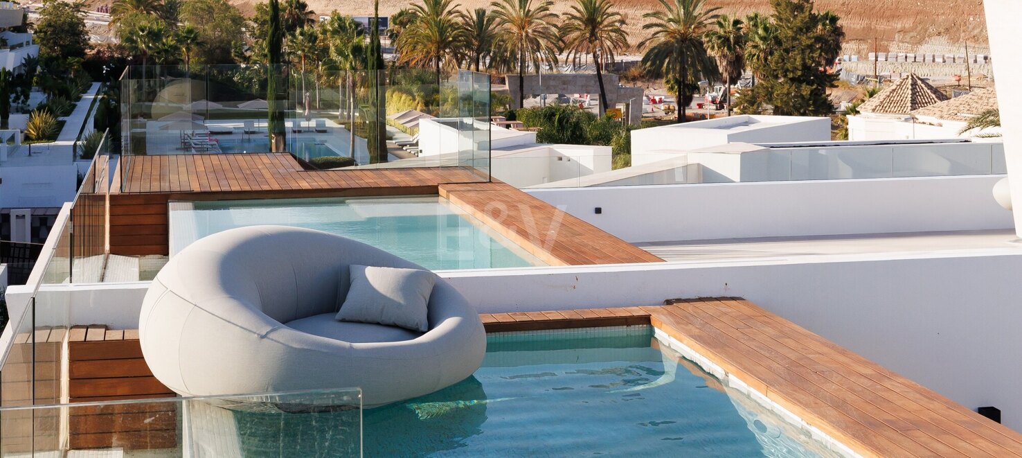 Sophisticated Penthouse with Panoramic Views in Epic by Fendi Casa Marbella