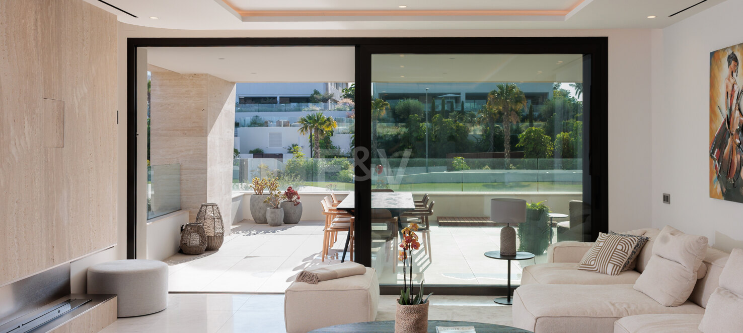 Sophisticated Penthouse with Panoramic Views in Epic by Fendi Casa Marbella