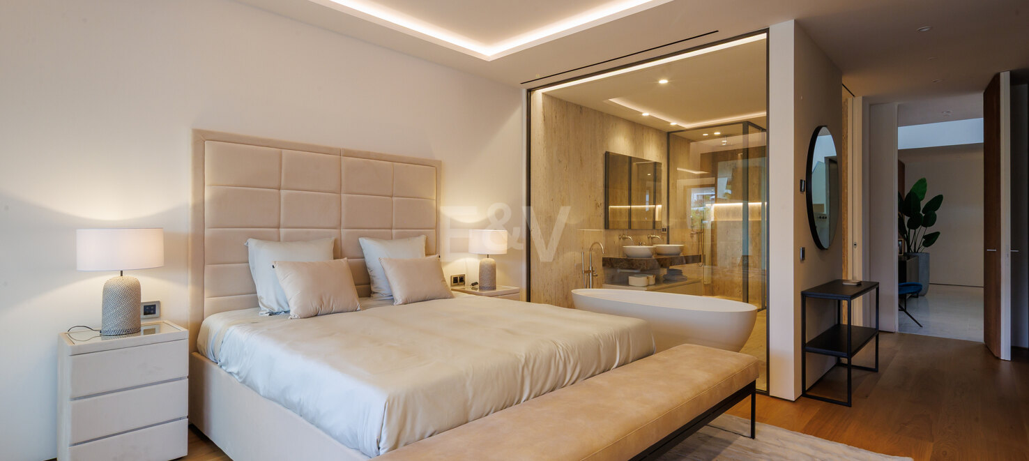 Sophisticated Penthouse with Panoramic Views in Epic by Fendi Casa Marbella