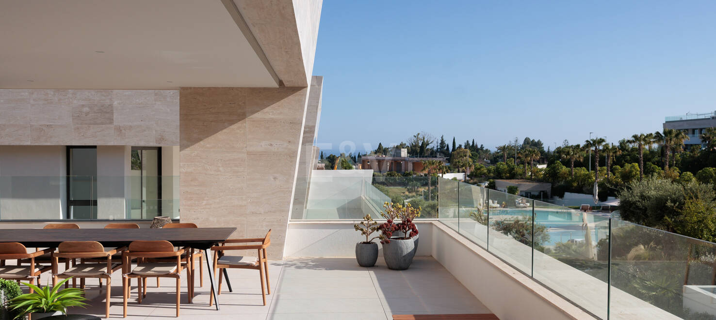 Sofisticado ático con vistas panorámicas en Epic by Fendi Casa Marbella