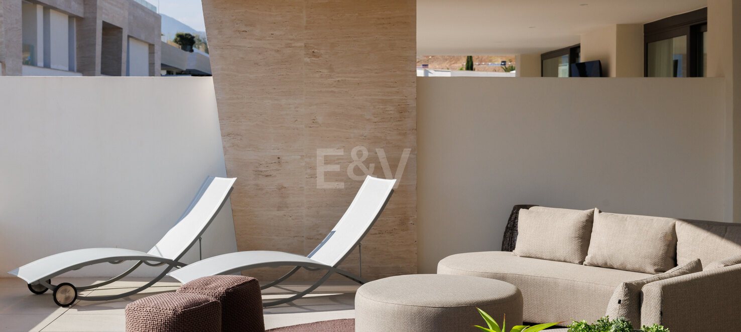 Sophisticated Penthouse with Panoramic Views in Epic by Fendi Casa Marbella