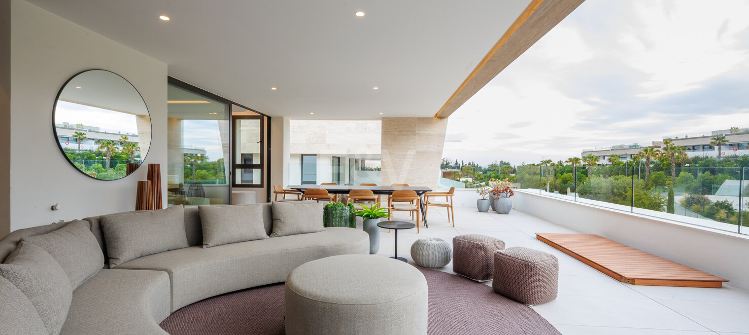 Sophisticated Penthouse with Panoramic Views in Epic by Fendi Casa Marbella