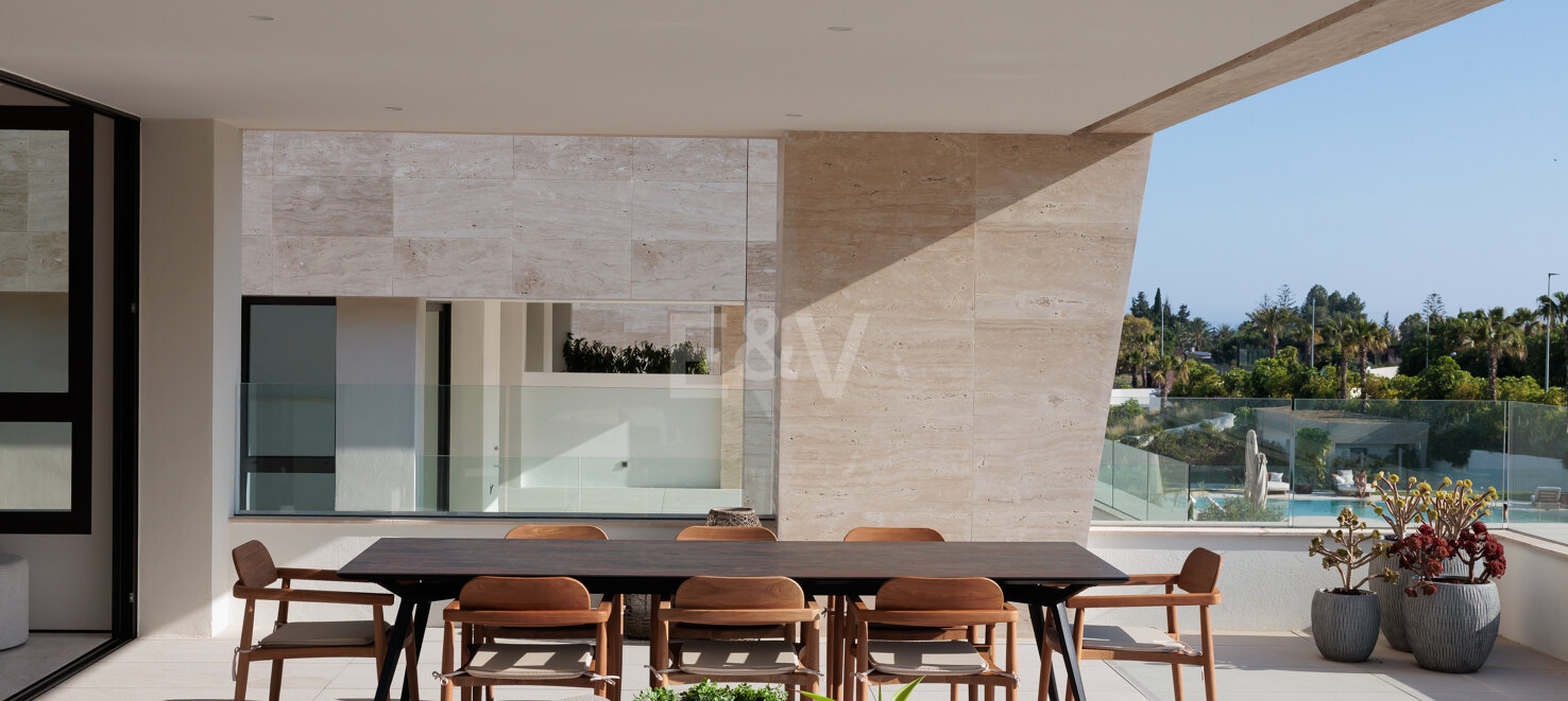 Sophisticated Penthouse with Panoramic Views in Epic by Fendi Casa Marbella