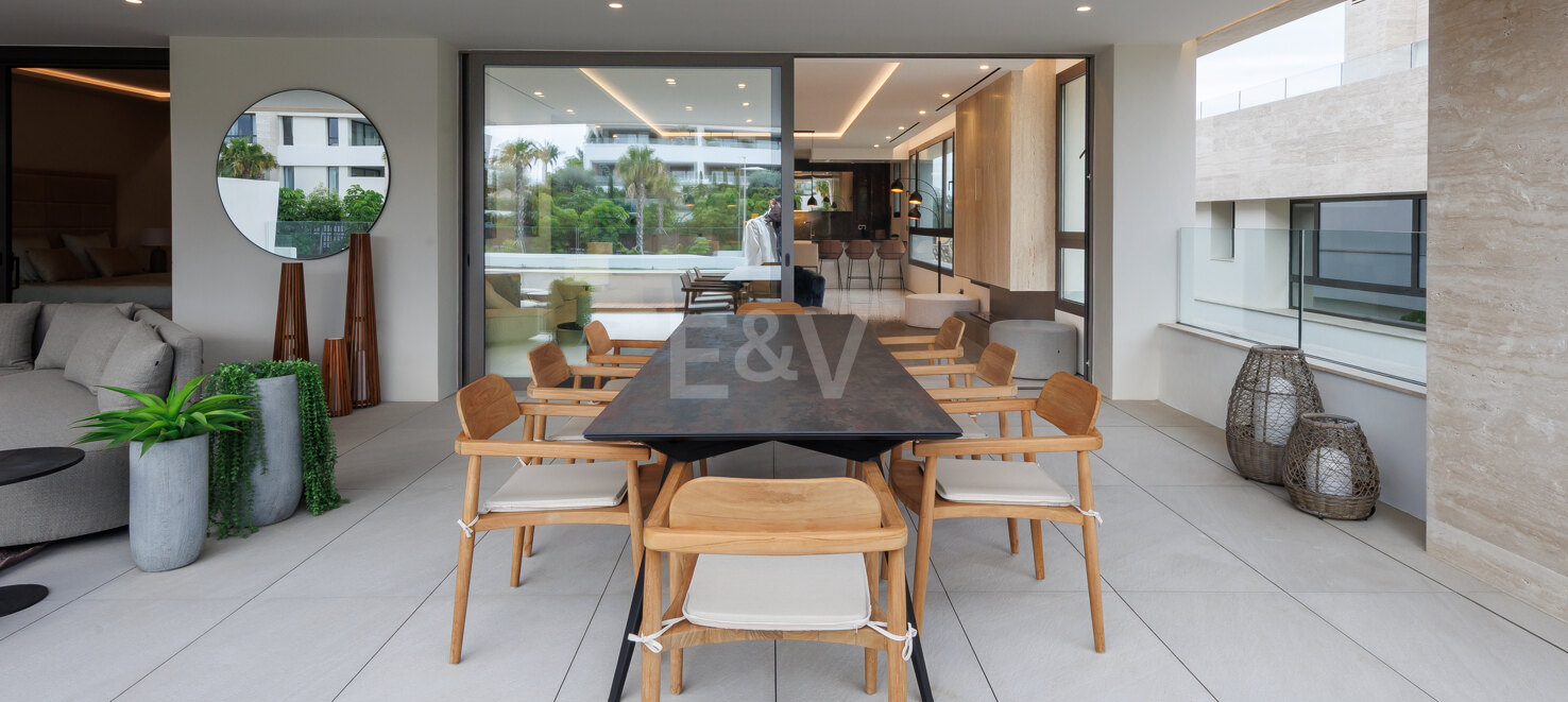 Sophisticated Penthouse with Panoramic Views in Epic by Fendi Casa Marbella