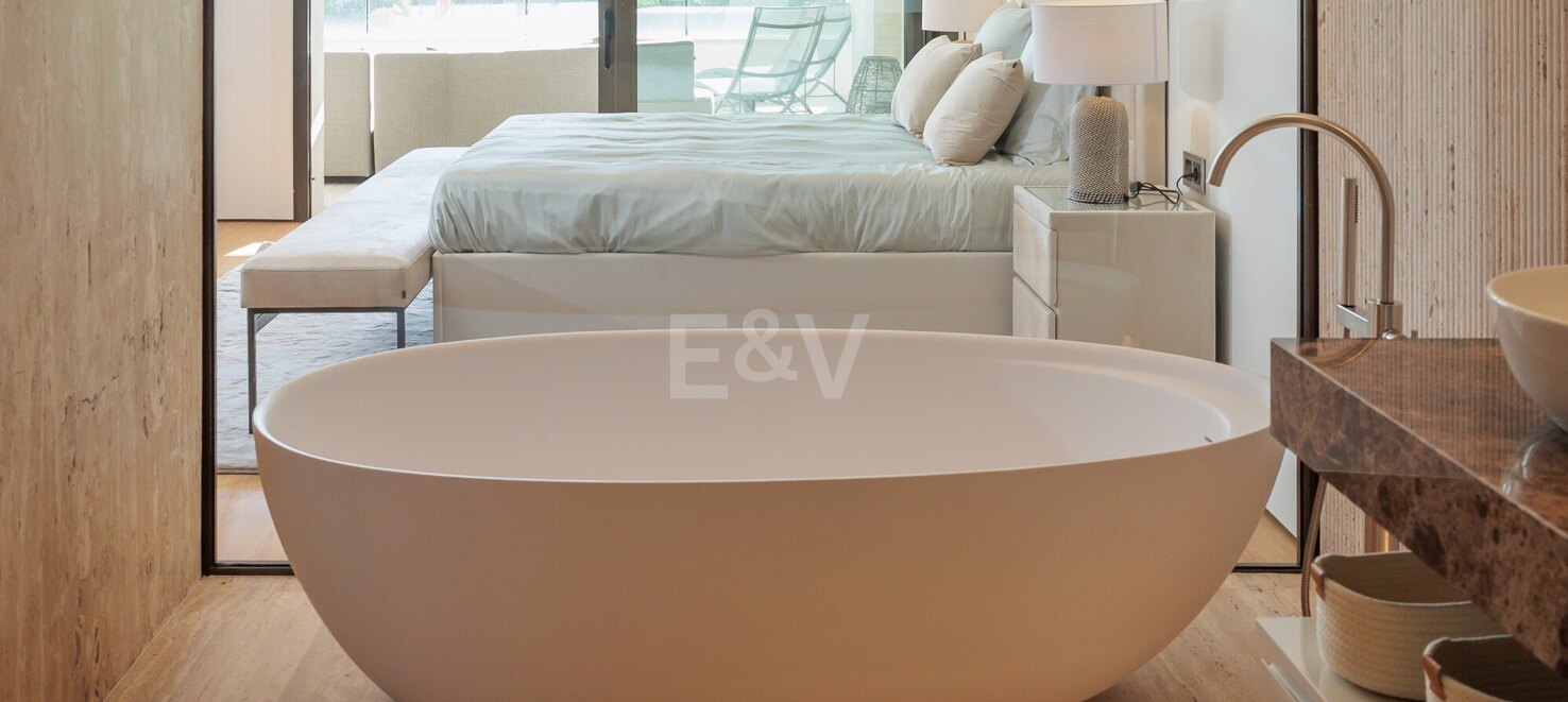 Sophisticated Penthouse with Panoramic Views in Epic by Fendi Casa Marbella