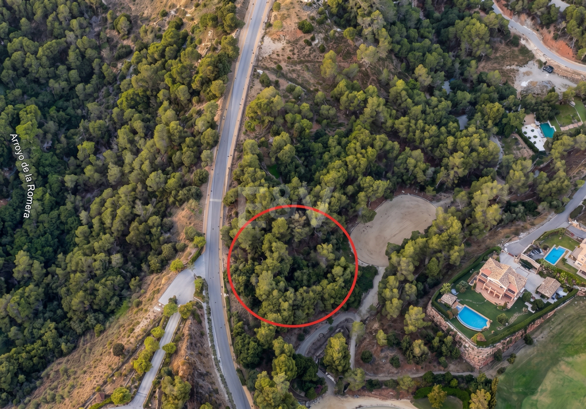 Parcela en urbanización cerrada prestigiosa situada en urbanización de campo de golf