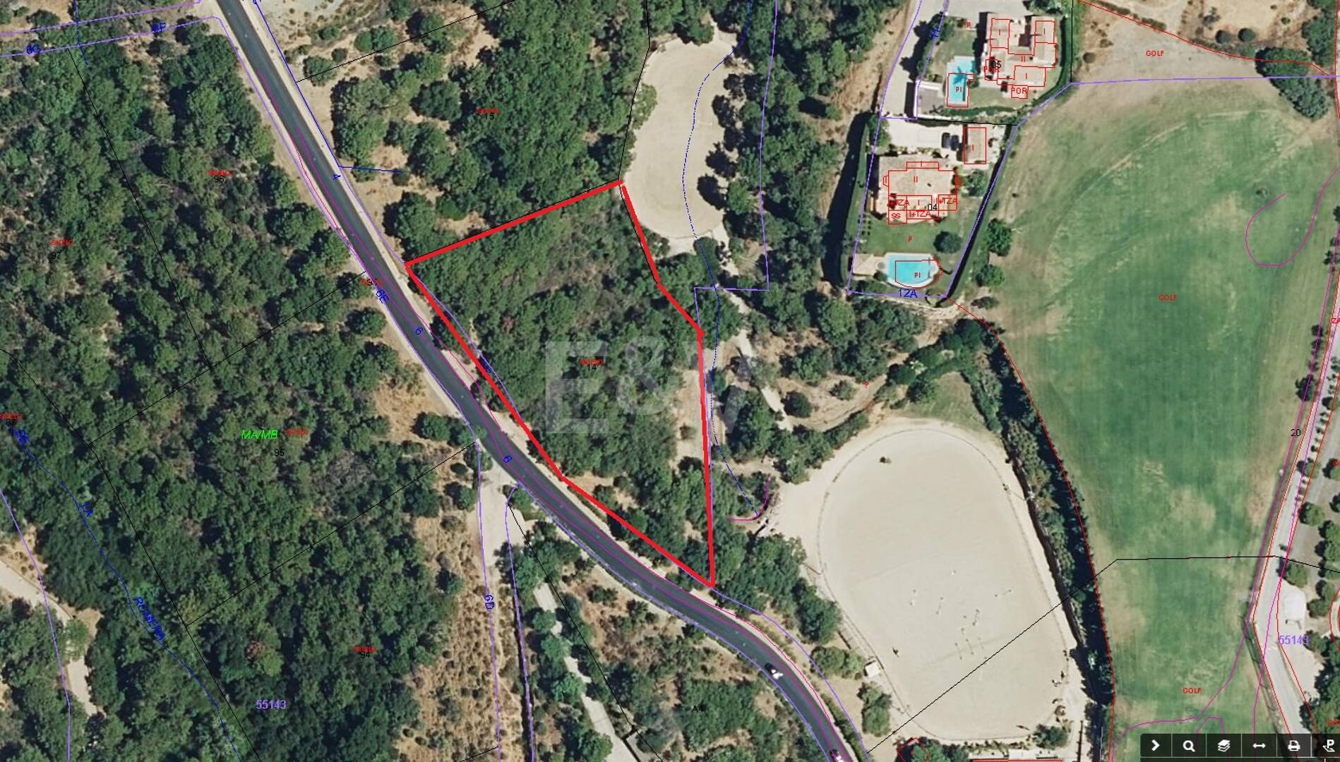 Plot in Prestigious Gated Community Set in Golf Course Urbanisation