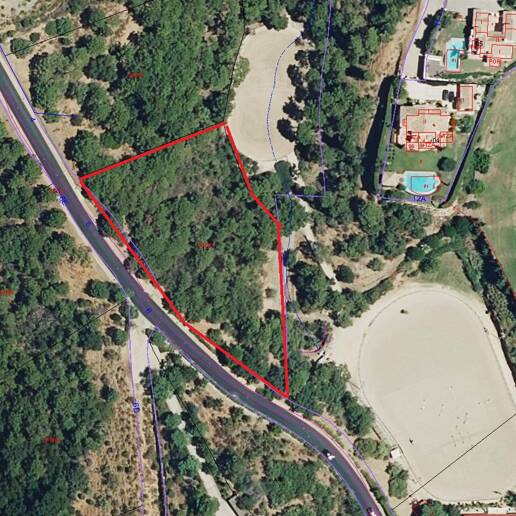 Plot in Prestigious Gated Community Set in Golf Course Urbanisation