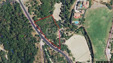 Plot in Prestigious Gated Community Set in Golf Course Urbanisation