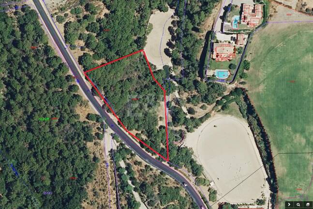 Plot in Prestigious Gated Community Set in Golf Course Urbanisation