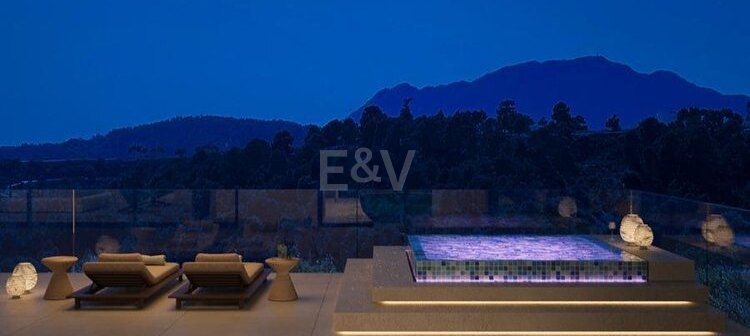 Frontline Golf Villa with Stunning Green Views