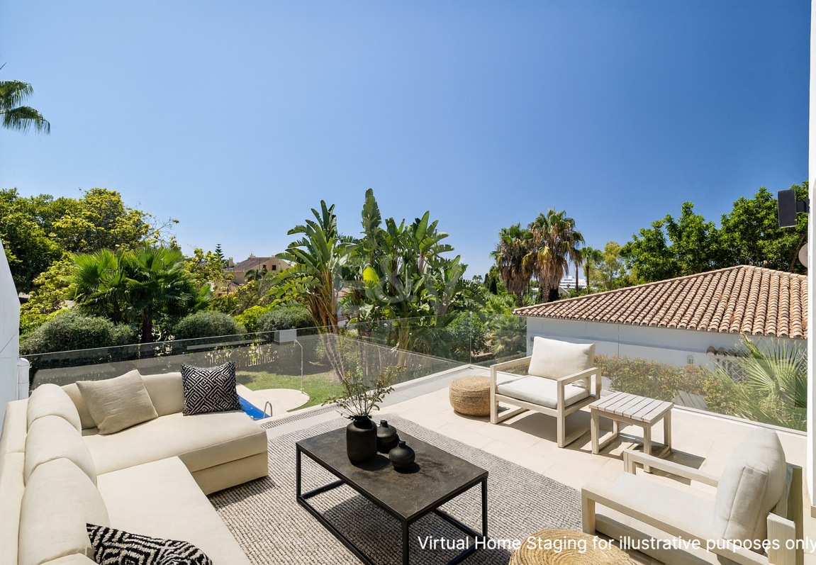 Villa elegante con piscina, jardín tropical y atractivo urbano