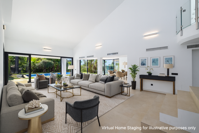 Villa elegante con piscina, jardín tropical y atractivo urbano