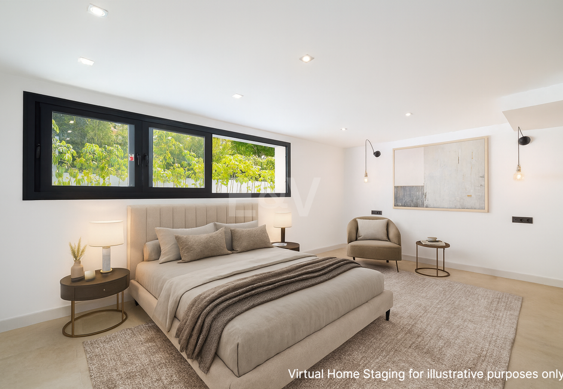 Villa elegante con piscina, jardín tropical y atractivo urbano