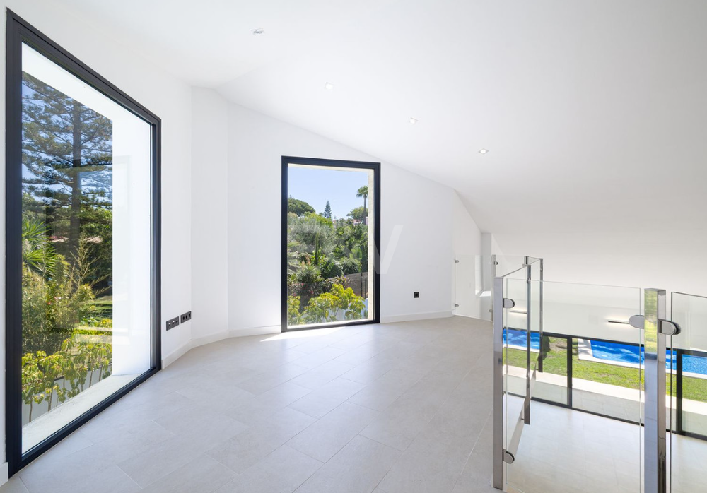 Villa élégante avec piscine, jardin tropical et appel urbain