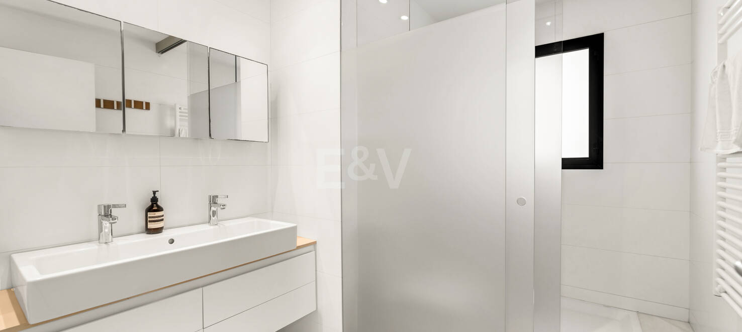 Refined Townhouse for the Perfect Beachside Life