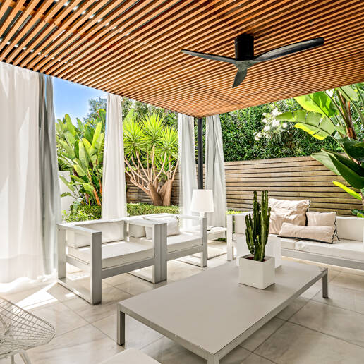 Refined Townhouse for the Perfect Beachside Life