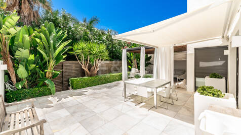Rafined Townhouse for the Perfect Beachside Life