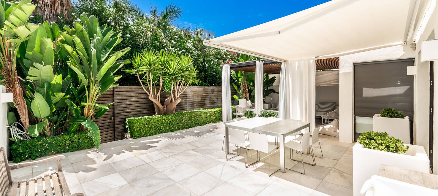 Refined Townhouse for the Perfect Beachside Life