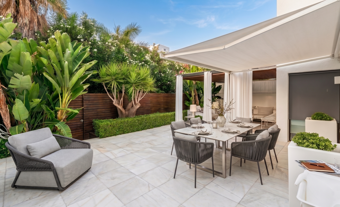 Refined Townhouse for the Perfect Beachside Life