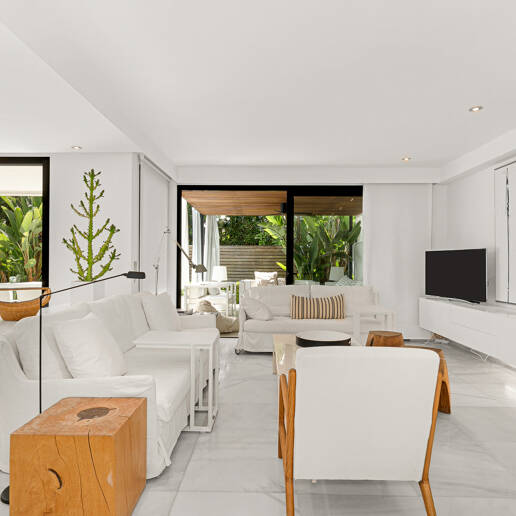 Refined Townhouse for the Perfect Beachside Life