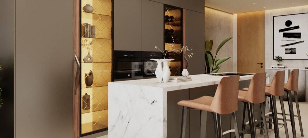 Dúplex Exclusivo de 4 Dormitorios con Jardín Privado y Piscina junto a Puente Romano