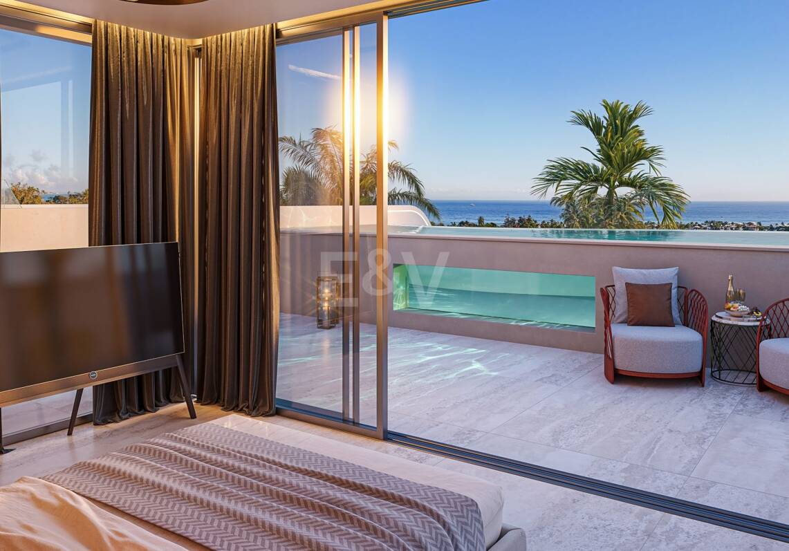 Ático Dúplex de 3 Dormitorios con Piscina Privada y Solárium Panorámico junto a Puente Romano