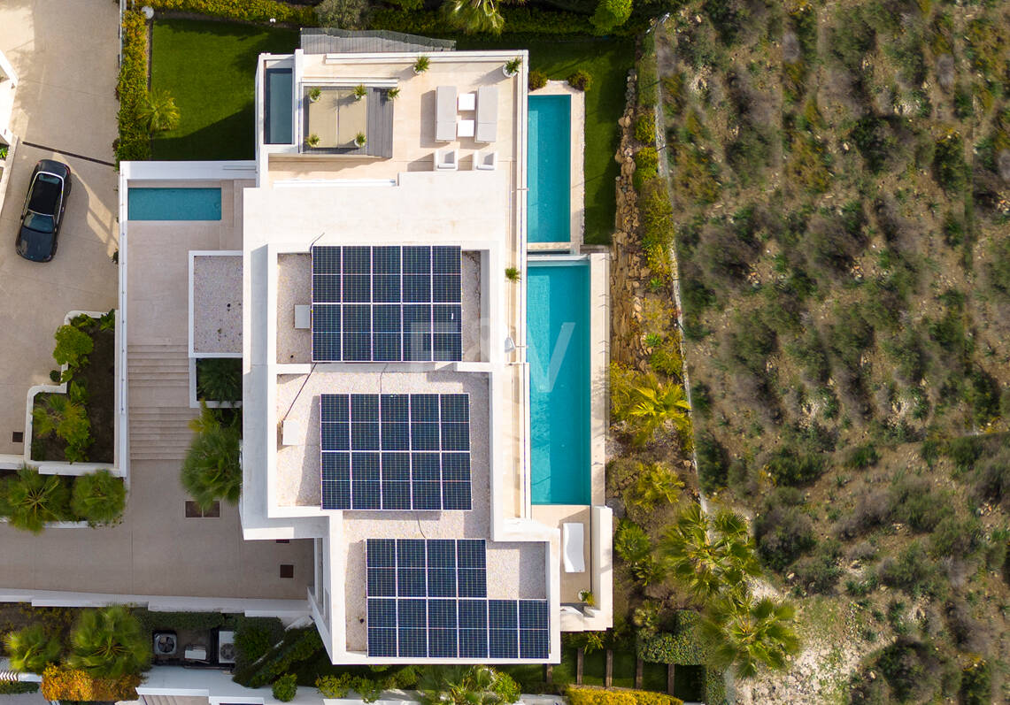 Villa exclusive nouvellement construite avec deux piscines et vue côtière ouverte