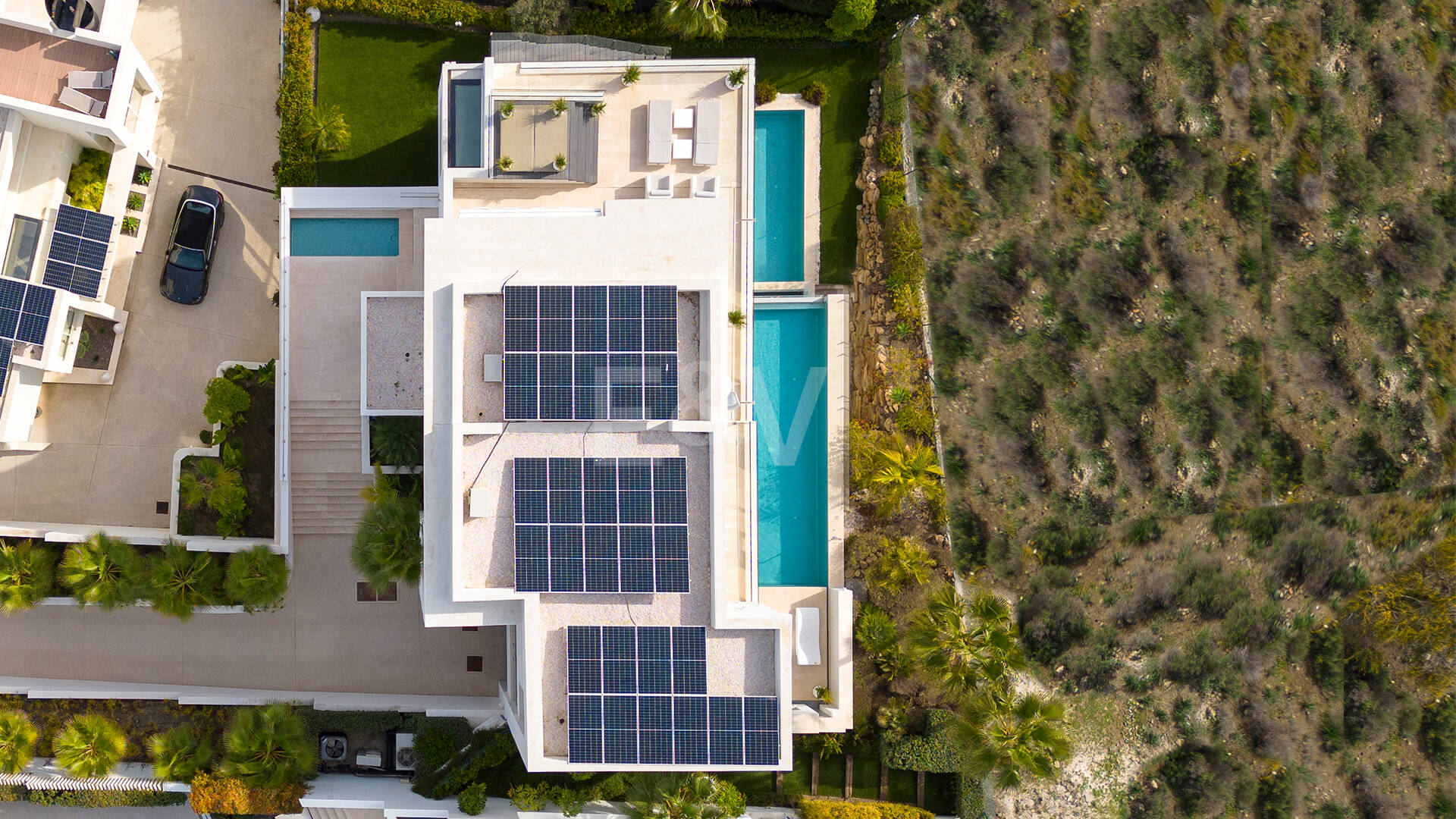 Villa exclusive nouvellement construite avec deux piscines et vue côtière ouverte