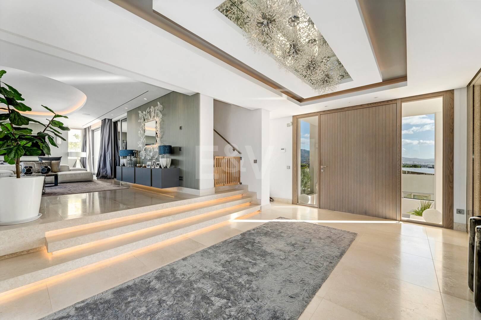 Exklusive, neu erbaute Villa mit zwei Pools und freiem Blick auf die Küste