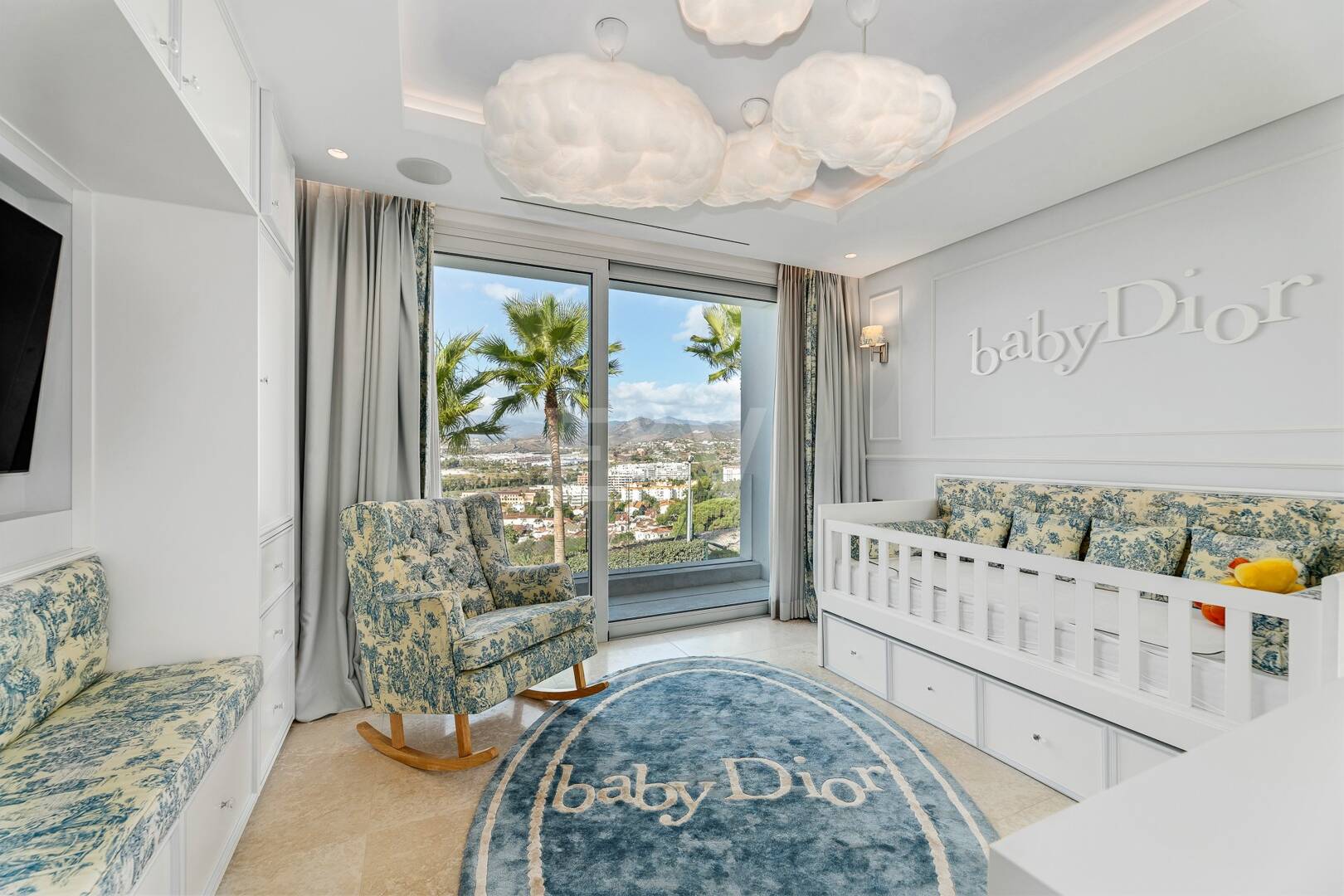 Exklusive, neu erbaute Villa mit zwei Pools und freiem Blick auf die Küste